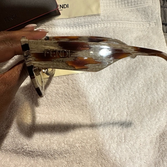 Fendi Roma Sunglasses Excellent condition - Picture 2 of 7